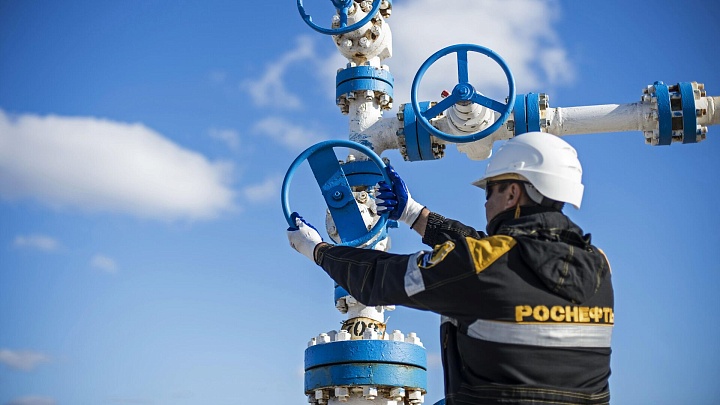 Сечин отметил расширение дисконтов на российскую нефть в первом полугодии