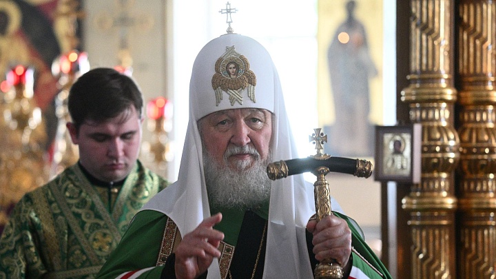 Патриарх Кирилл призвал молиться за президента ради сохранения России