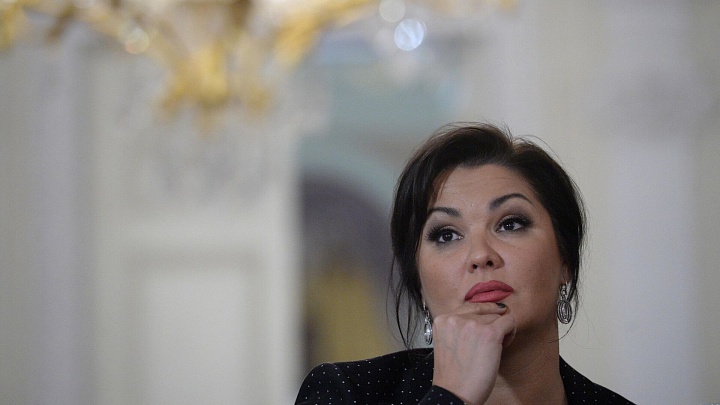 Нетребко закрывает бизнес в России